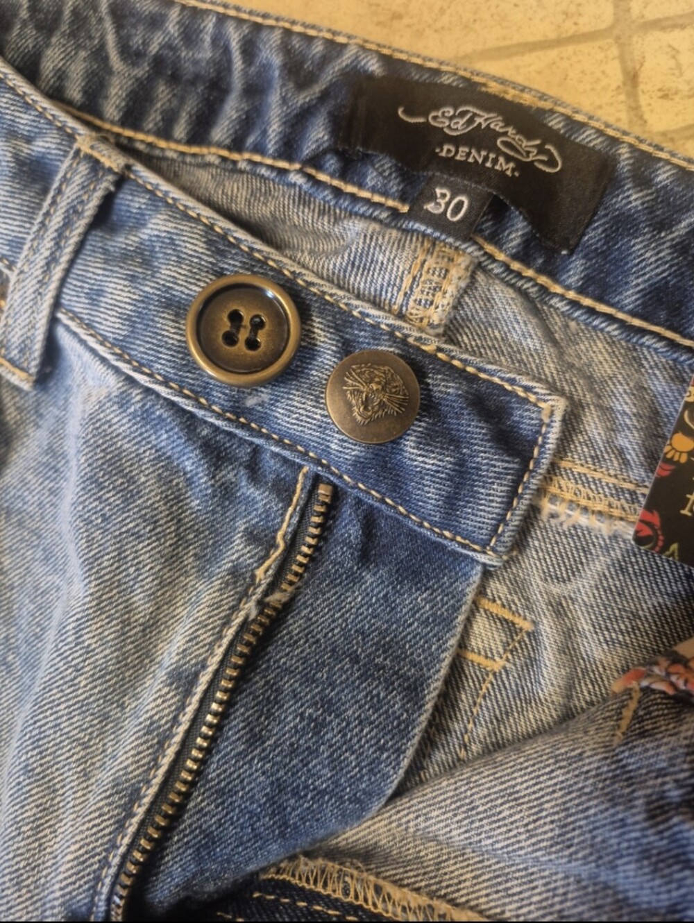 Ed Hardy Women's Baggy Light Wash Jeans Size 30 - Picture 2 of 8